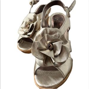 SOFFT Platform wedge sculpted. Gold. Leather. Cork heel. Size 9.